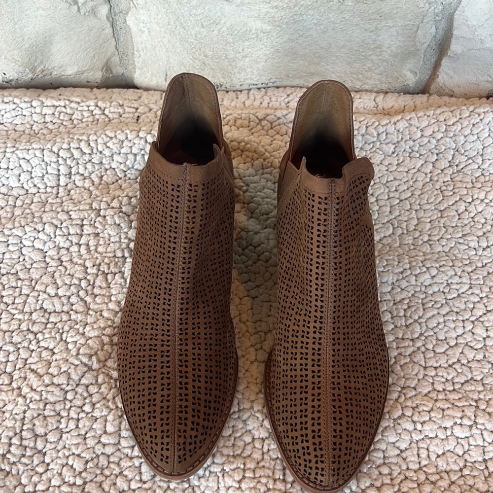 Vince Camuto ankle boot